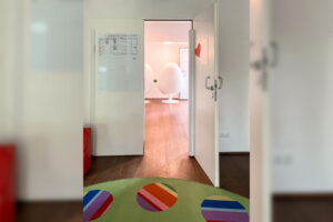 partou kita august luetgens park blick in hellen flur