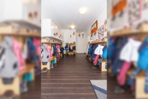 partou kita eilbeker weg 39 hamburg blick in den flur mit garderobe