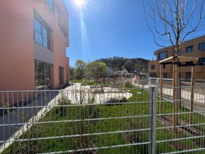 partou kita gartenstraße tübingen außenansicht mit spielbereich